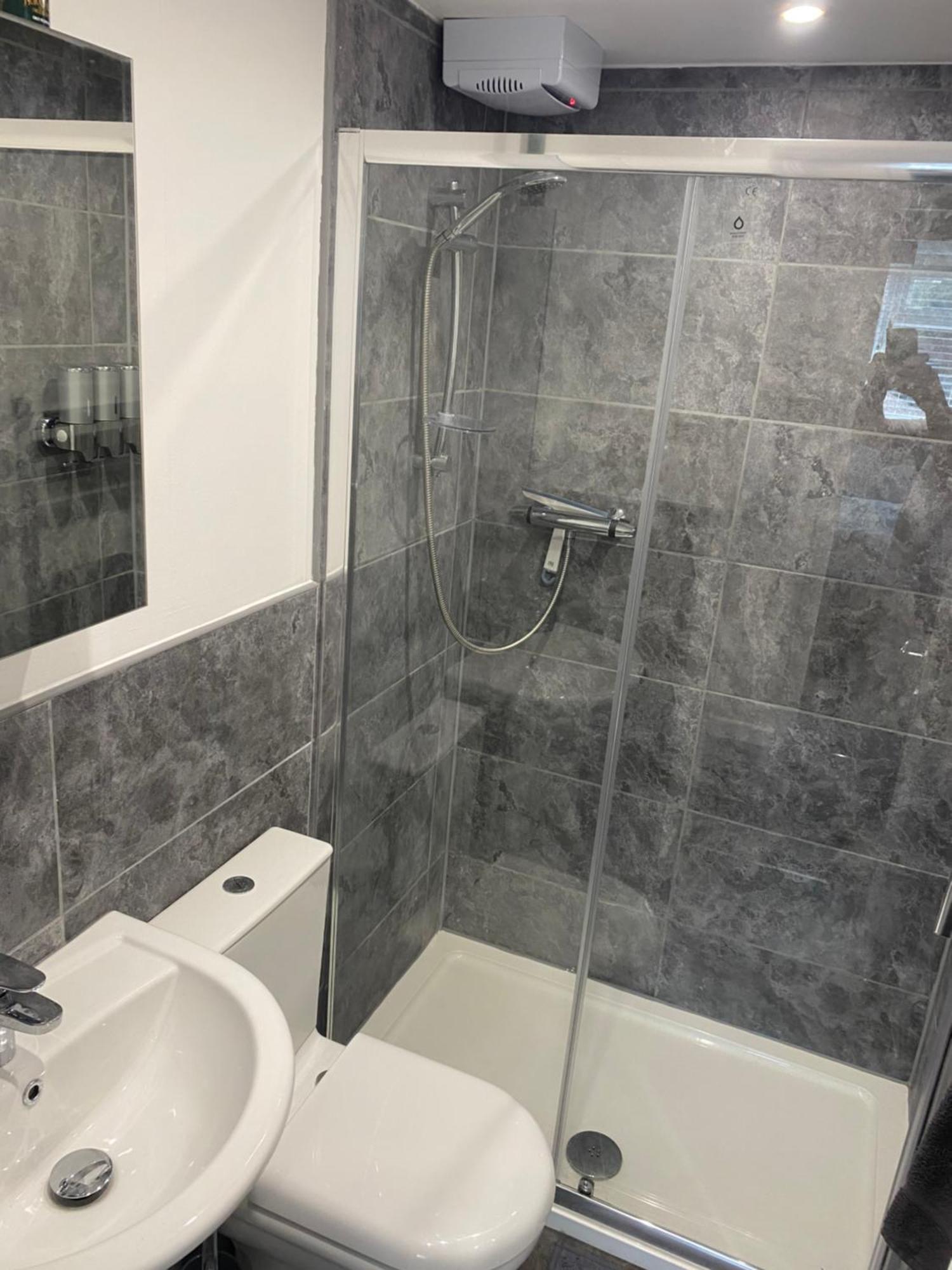 Modern 1 Bed Apartment With Car Parking Bitton Zewnętrze zdjęcie